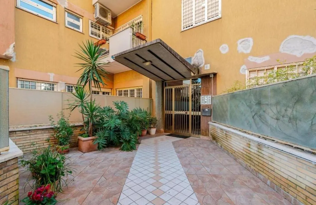 Elegant Home San Pietro Vicino Alla Metro-1
